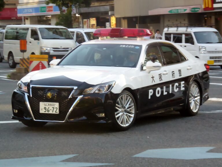 Toyota_CROWN_ATHLETE_(S210)_Osaka_Prefectural_Police_Automobile