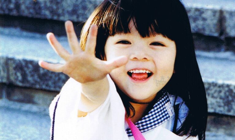 Japanese_female_kid_from_Nagoya,_Japan;_June_2006