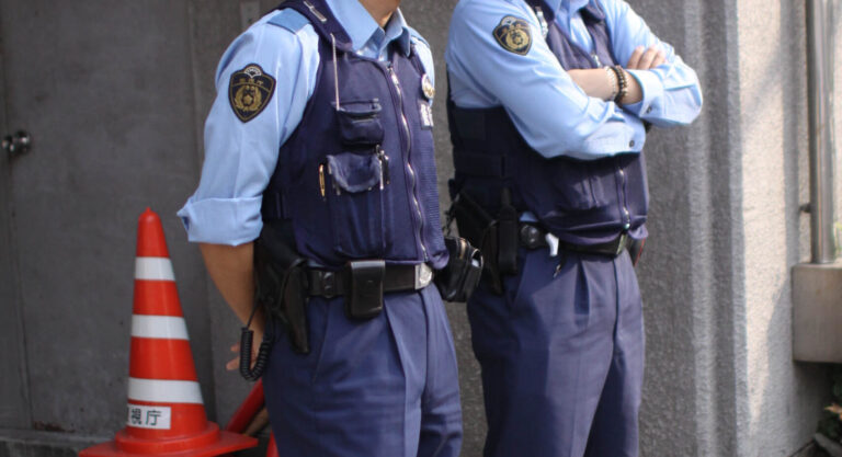 Police_officers_of_Metropolitan_Police_Department,_Tokyo_20100611