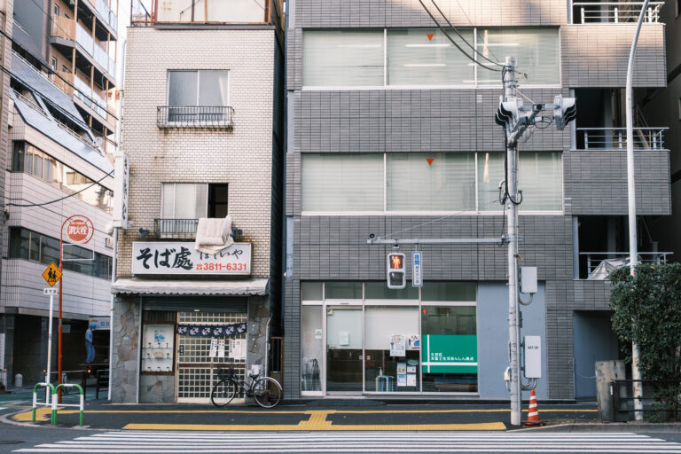 Tokyo_street_(50675279961)