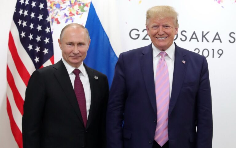 Vladimir_Putin_and_Donald_Trump_(2019-06-28)_04