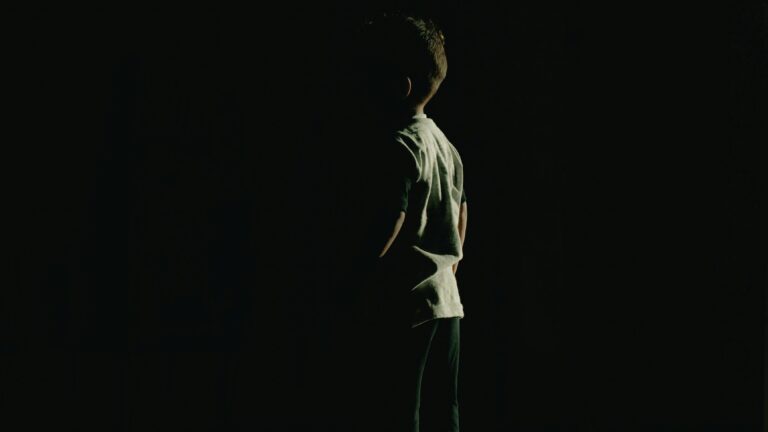 free-photo-of-lost-child