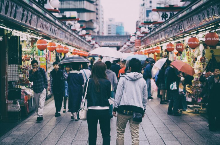 tokyo-japan-market-people-everyday-life-urban-scene-cityscap