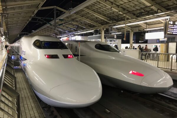 Cobra provoca suspensão do Tokaido Shinkansen por 90 minutos