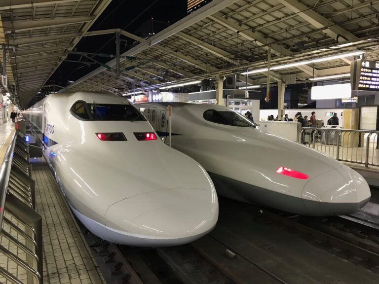 Tokaido_Shinkansen_train_front
