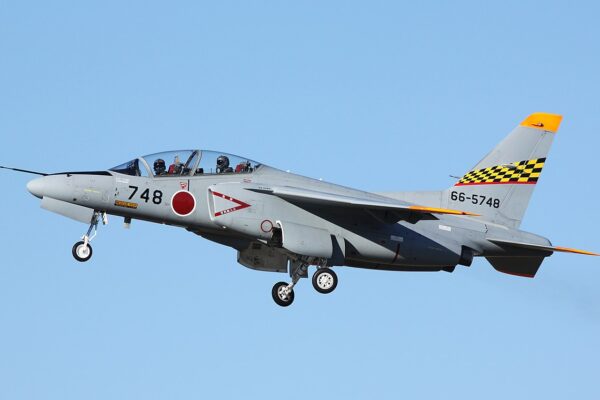 Avião militar cai em reservatório com duas pessoas a bordo em Aichi