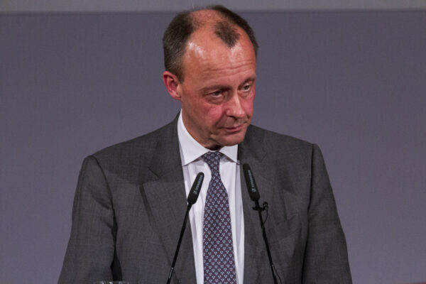 Friedrich Merz é eleito chanceler da Alemanha após segunda votação histórica