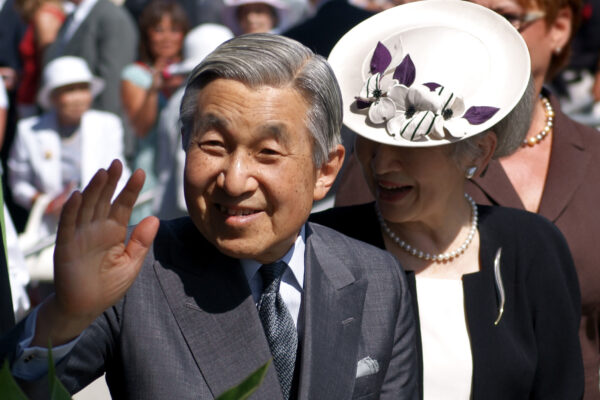 Ex-Imperador Akihito é internado em hospital de Tóquio para exames cardíacos