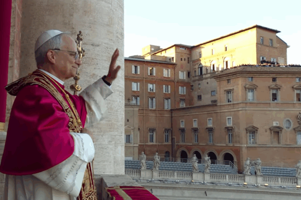 Robert Francis Prevost, dos EUA, assume como Leão XIV a Igreja Católica