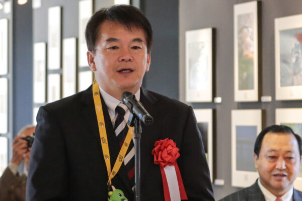 Hayato Shimizu é reeleito prefeito de Saitama para quinto mandato