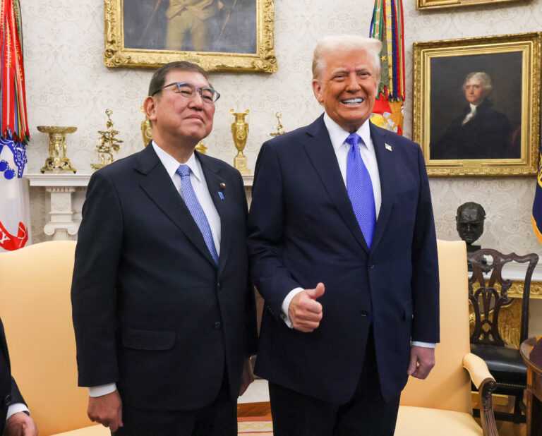 Ishiba_with_Trump_in_the_Oval_Office_February_2025_2