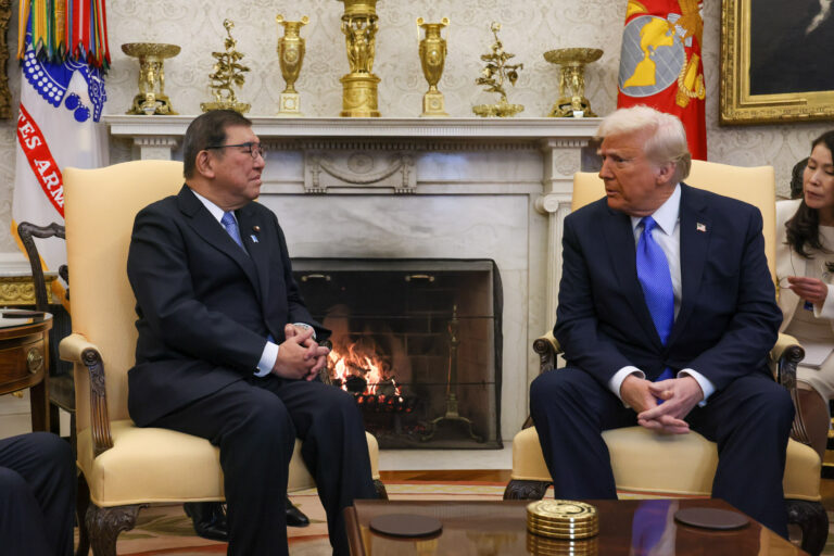 Ishiba_with_Trump_in_the_Oval_Office_February_2025_4