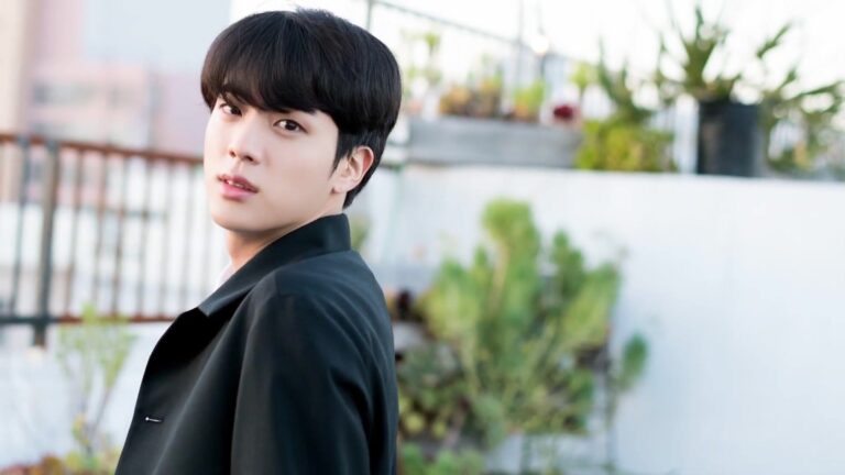 Jin_for_BTS_5th_anniversary_party_in_LA_photoshoot_by_Dispatch,_May_2018_04