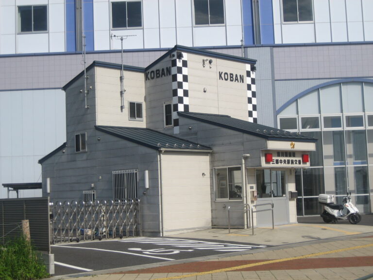 Misato_chuo-eki_mae_koban_Misato-shi_Saitama-ken