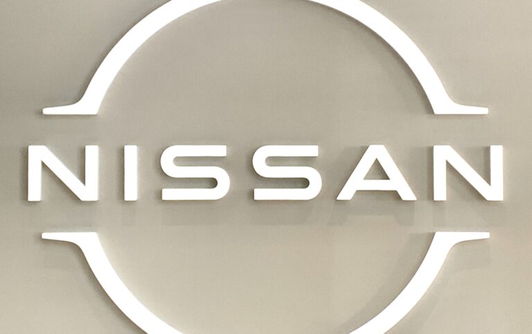 Nissan_wall_sign_2021