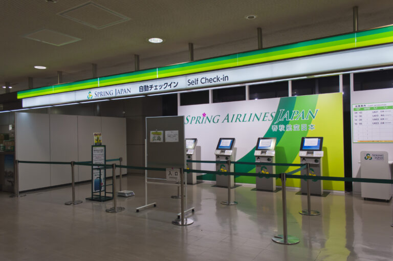 Spring_Airlines_Japan_Self_Check-in_Machine_at_Narita_Airport_Terminal2