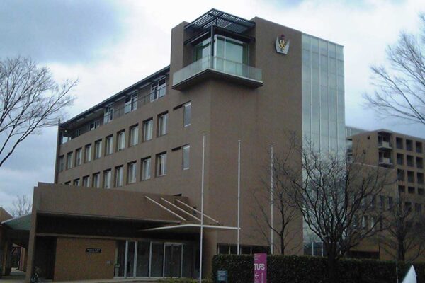 Universidade de Tóquio considera receber temporariamente estudantes internacionais da Harvard afetados por restrições dos EUA