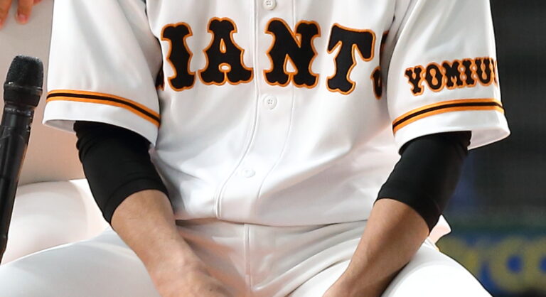 Wakabayashi_Akihiro_Yomiuri_Giants_at_Tokyo_Dome
