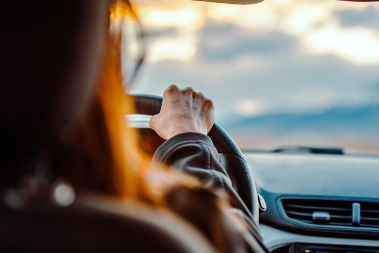 free-photo-of-woman-driving-car