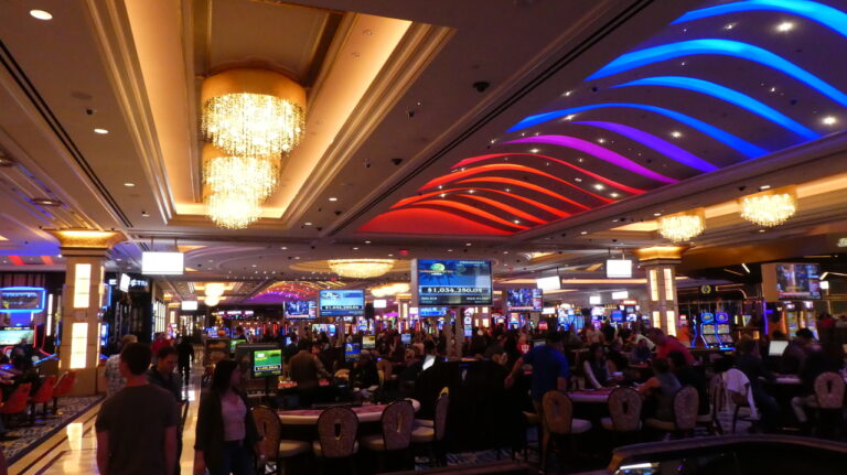 las-vegas-casino-building-pub-bar-slot-machine-1592388-pxhere.com