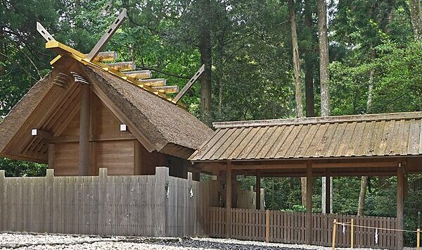 Madeira sagrada chega a Ise Jingu para ritual de reconstrução do santuário em 2033