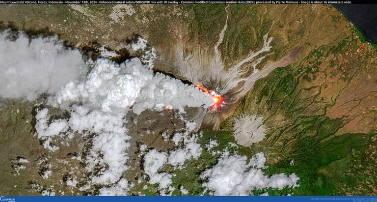Mount_Lewotobi_Volcano,_Flores,_Indonesia_-_November_13th,_2024_(54138310143)