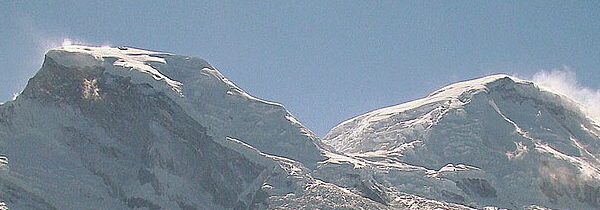 Japonesa morre e outra é resgatada após ficarem presas durante escalada no Monte Huascarán, no Peru