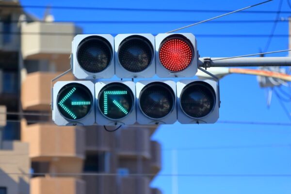 Sinal vermelho para o Japão: 25% dos semáforos estão velhos e governo começa remoção em massa