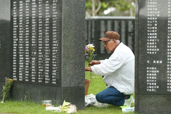Sobrevivente da Batalha de Okinawa faz apelo pela paz 80 anos após o conflito