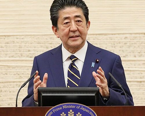 Três anos sem Shinzo Abe: Japão relembra assassinato do ex-premiê e se prepara para julgamento do suspeito