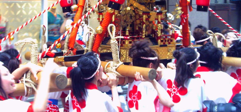 Gal_Mikoshi_2010-3
