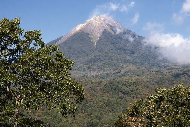Gunung_Egon