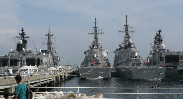 JMSDF_Yokosuka_Naval_Base_海上自衛隊横須賀基地_-_panoramio