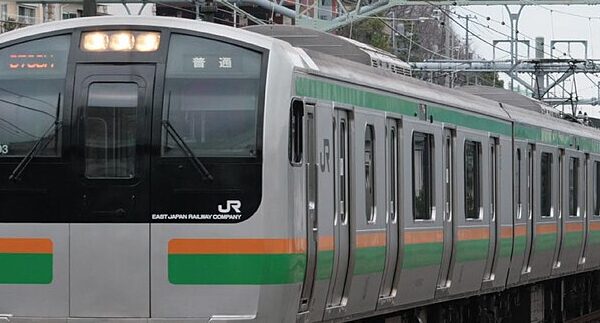 Maquinista dorme no comando e trem passa da estação no Japão