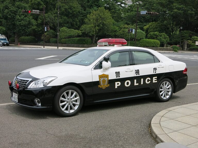 Japanese_police_car_1