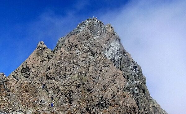 Médico de 71 anos morre após cair durante escalada nos Alpes do Norte, no Japão