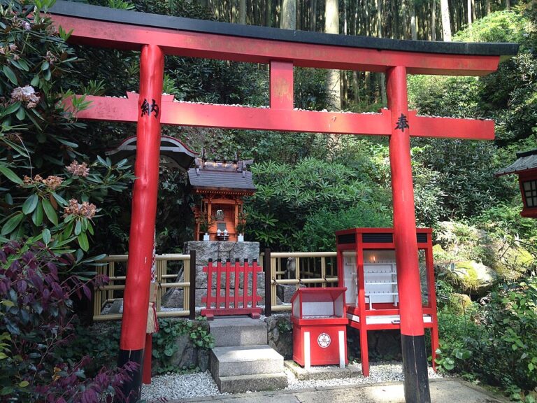 Nanten_Inari_Shrine_in_Nanzoin_Temple_in_Sasaguri,_Kasuya,_Fukuoka