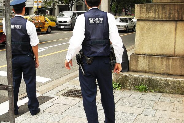 Polícia de Tóquio alerta crianças sobre “bicos” perigosos na internet