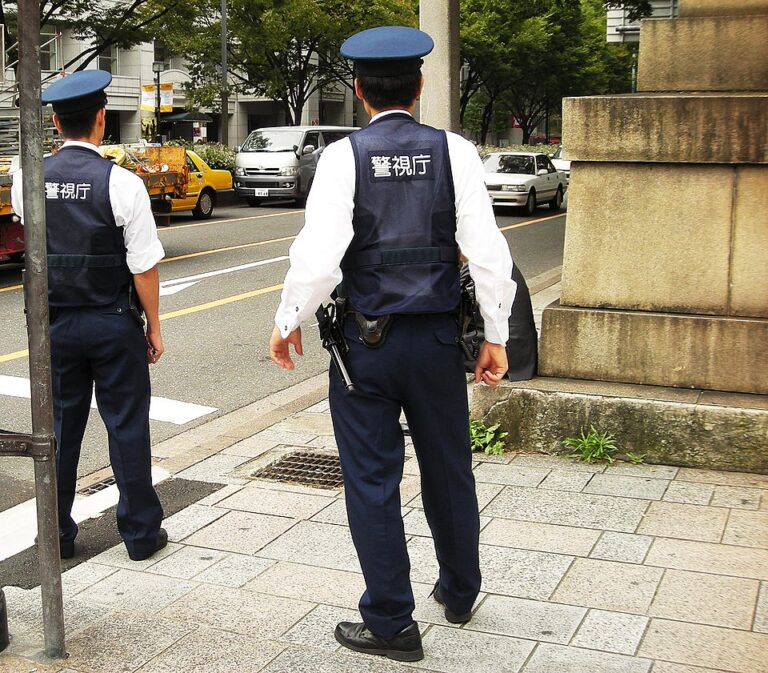 Police_in_Omotesando,_Tokyo