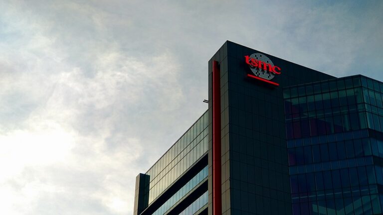TSMC_logo_on_Taichung_factory_building