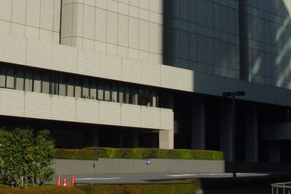 Justiça do Japão condena homem a pagar R$ 2,8 milhões a cantora esfaqueada em 2016