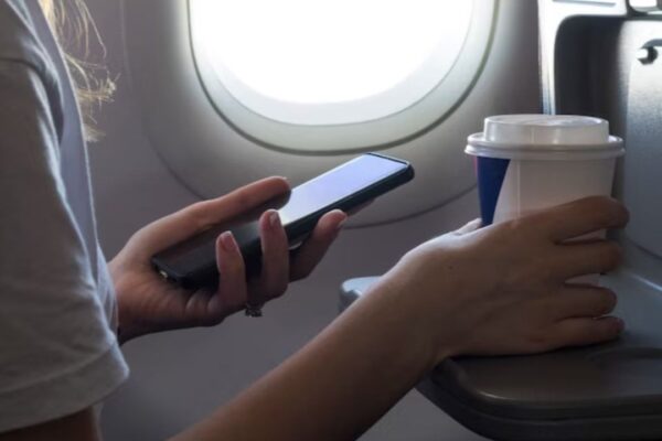 Companhias aéreas do Japão proíbem baterias portáteis nos compartimentos superiores das cabines