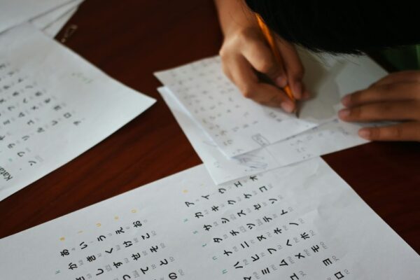 Polícia de Osaka prende vietnamitas por fraude em testes de proficiência em japonês para mudança de visto