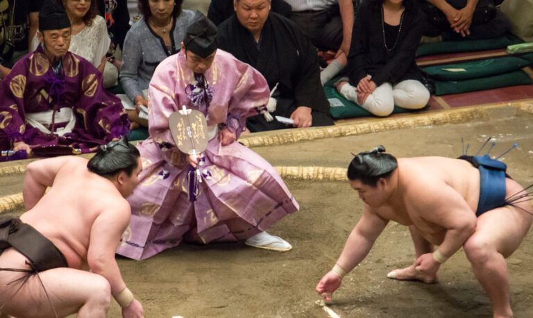 Hakuhō_vs_Gōeidō_May_2014