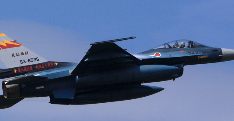 Japan_air_self_defense_force_Mitsubishi_F-2_6th_Tactical_Fighter_Squadron_50th_anniv._6SQ