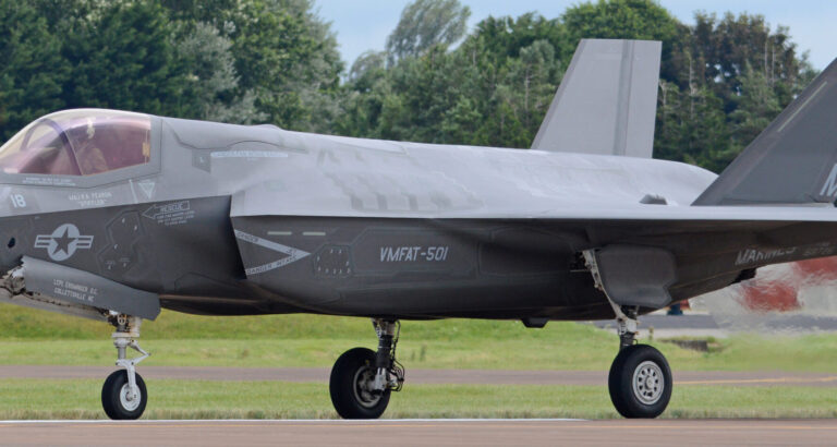 Lockheed-Martin_F-35B_Lightning_II_'168726_-_VM-18'_(34659441953)