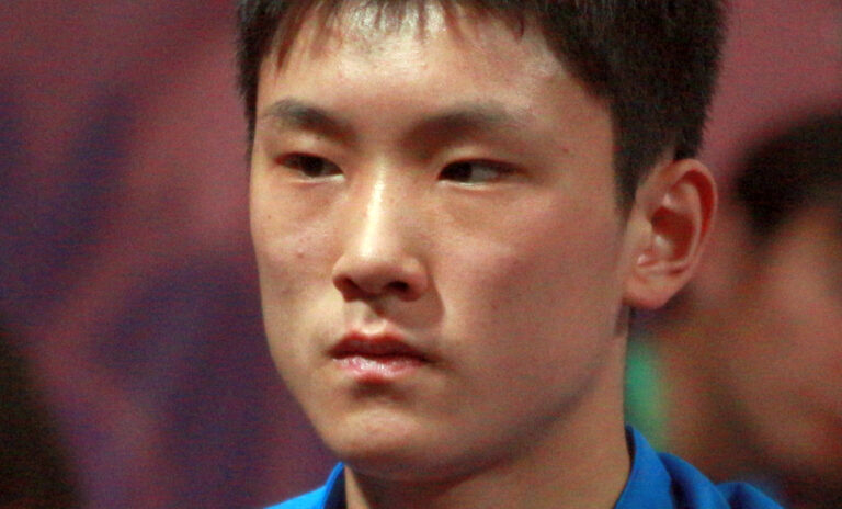 Table_tennis_at_the_2018_Summer_Youth_Olympics_–_Men's_Singles_Gold_Medal_Match_020_(cropped)