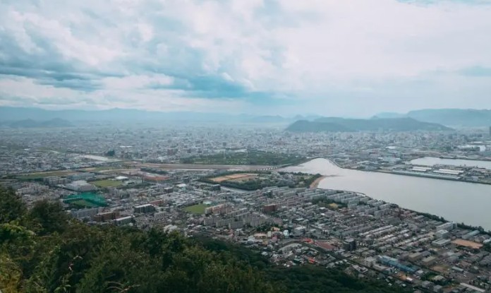 Previsão apocalíptica em mangá segue afetando turismo em Takamatsu e provocando queda de voos vindos de Hong Kong