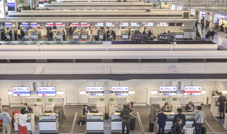 Check_in_terminal_3_haneda_airport_tokyo