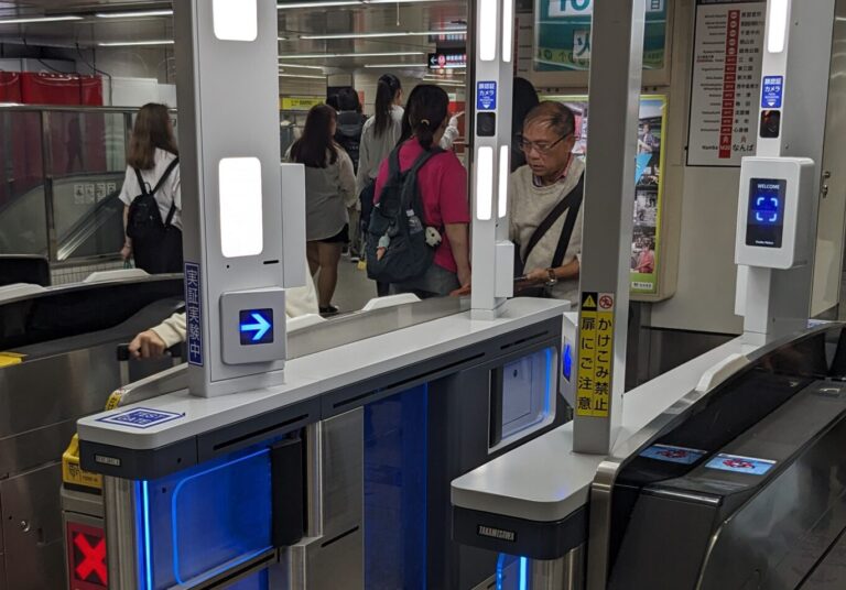Face_Recognition_Gate_at_Osaka_Metro_Namba_Mido-suji_Line